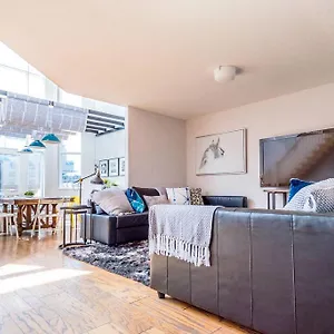 Luxurious Penthouse Duplex - Downtown Central Toronto